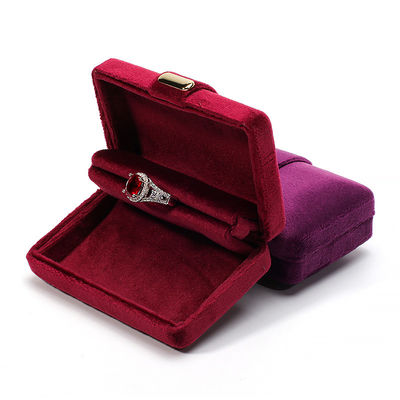 Custom logo metalen sieraden verpakkingsdoos voor luxe rode oorbellen armband halsketting ring