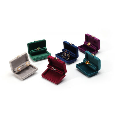 Custom logo metalen sieraden verpakkingsdoos voor luxe rode oorbellen armband halsketting ring
