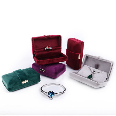Custom logo metalen sieraden verpakkingsdoos voor luxe rode oorbellen armband halsketting ring