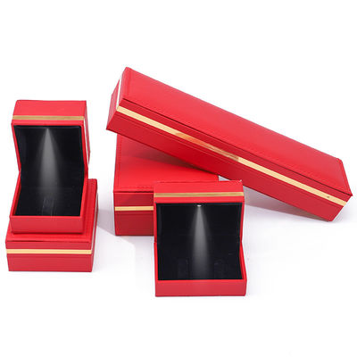 Nieuwste stijl Han Hong Armband licht luxe met grijze oorbellen en rode juwelen doos