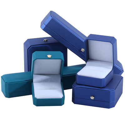 Juwelenpakket in leermateriaal Hanhong Custom High End cadeaubon voor luxe artikelen