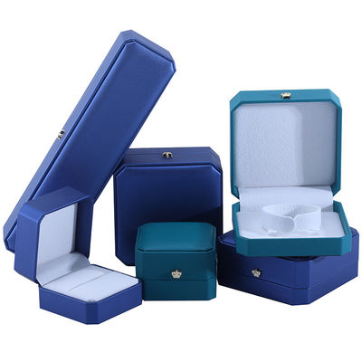 Juwelenpakket in leermateriaal Hanhong Custom High End cadeaubon voor luxe artikelen