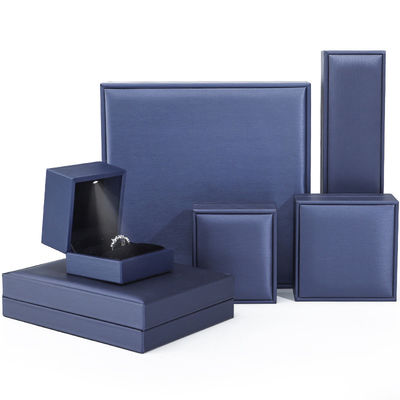 High-end geborstelde LED sieraden doos, PU lederen ringdoos met licht binnenin
