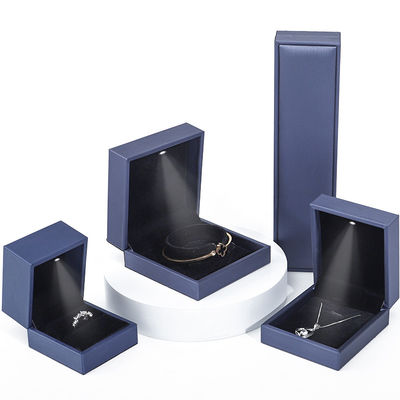 High-end geborstelde LED sieraden doos, PU lederen ringdoos met licht binnenin