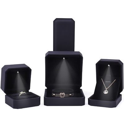 kopen Nieuwste Custom Logo LED Juwelen Display Box voor Ringen Halskettingen Armbanden en oorbellen online manufacture