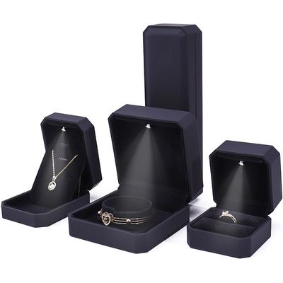 Nieuwste Custom Logo LED Juwelen Display Box voor Ringen Halskettingen Armbanden en oorbellen