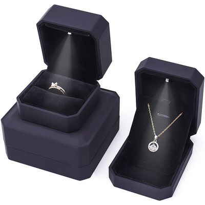 Nieuwste Custom Logo LED Juwelen Display Box voor Ringen Halskettingen Armbanden en oorbellen