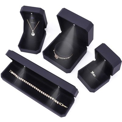 Nieuwste Custom Logo LED Juwelen Display Box voor Ringen Halskettingen Armbanden en oorbellen