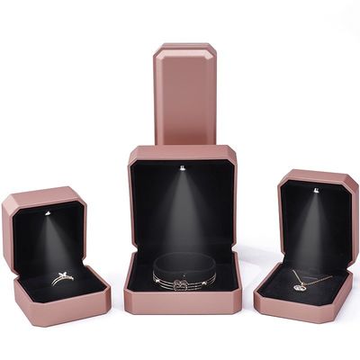 kopen Op maat gemaakte LED luxe juwelen verpakking voor ringen halskettingen armbanden oorbellen online manufacture