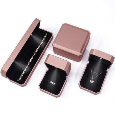 Op maat gemaakte LED luxe juwelen verpakking voor ringen halskettingen armbanden oorbellen