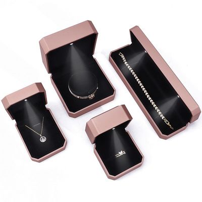 Op maat gemaakte LED luxe juwelen verpakking voor ringen halskettingen armbanden oorbellen