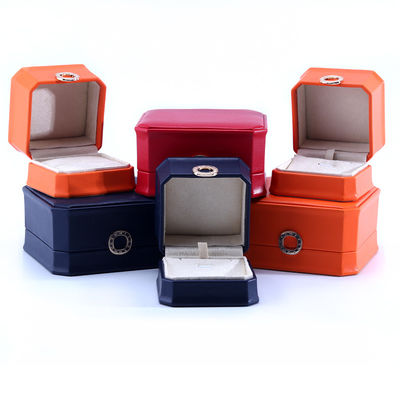 11*11*5.5cm Customized Color Ring Design PU Leer Juwelen Doos voor halsketting Armband