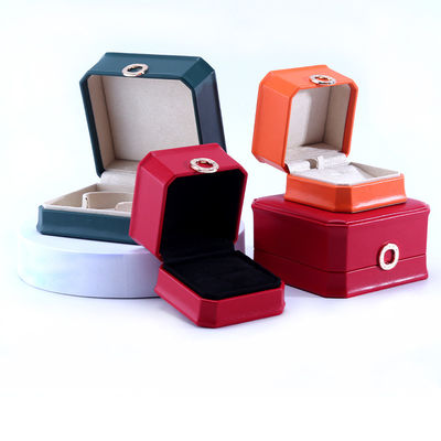 11*11*5.5cm Customized Color Ring Design PU Leer Juwelen Doos voor halsketting Armband