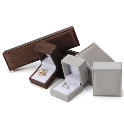 Beige beklede set PU leer sieraden doos verpakking met op maat gedrukt logo