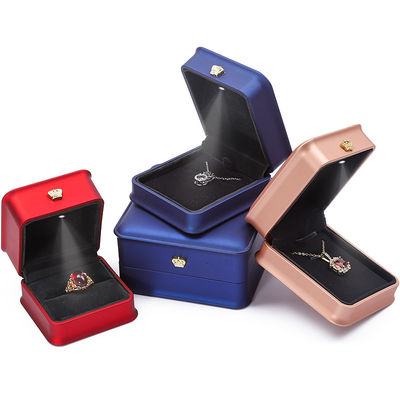 Golden Crown Led Light Juwelen Doos Voor Halsketting Armband Ring Ohrringe Verpakking