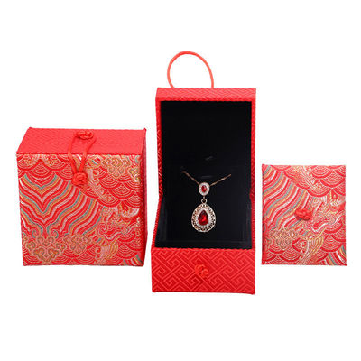 Handgemaakte fluwelen juwelen dozen Materiaal Chinese stijl Rode halsketting hanger opslagdoos