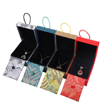 Handgemaakte fluwelen juwelen dozen Materiaal Chinese stijl Rode halsketting hanger opslagdoos