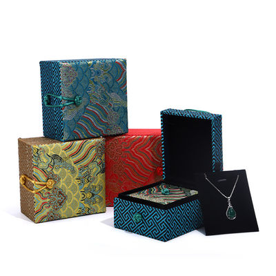Gouden satine sieraden opslag voor klassieke halsketting hanger door Hanhong in stijl