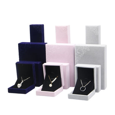 Velvetmateriaal Hanhong Custom Embossed Red Jewelry Box voor halsketting en ring 6*6*4.6cm