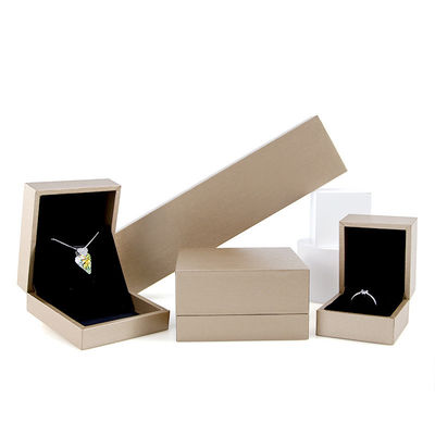 Op maat gemaakte maat Luxury Touch Cardboard Juwelen Verpakkingsdoos voor Armband en Ring