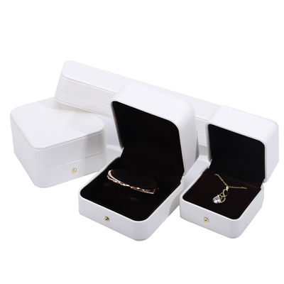 Wit PU leer sieraden verpakkingsdoos voor trouwhalsketting oorbellen Ring 9,5*9,5*6cm