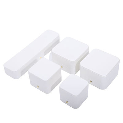 Wit PU leer sieraden verpakkingsdoos voor trouwhalsketting oorbellen Ring 9,5*9,5*6cm