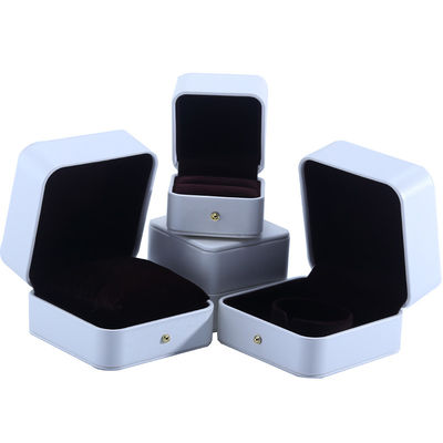 Wit PU leer sieraden verpakkingsdoos voor trouwhalsketting oorbellen Ring 9,5*9,5*6cm
