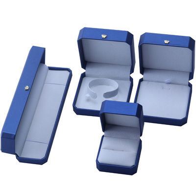 kopen Op maat gemaakte kroonvormige juwelenopslagdoos in blauw PU-leer voor ringen en accessoires online manufacture