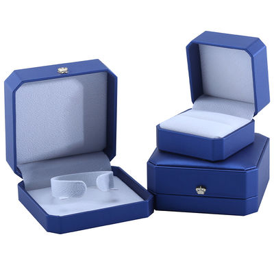 Op maat gemaakte kroonvormige juwelenopslagdoos in blauw PU-leer voor ringen en accessoires