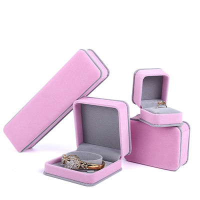 Aangepaste roze fluweel sieraden verpakkingsdoos voor Armband halsketting dubbele laag ring