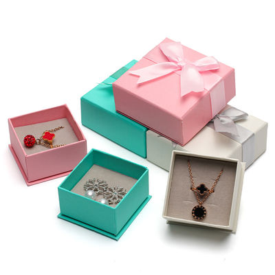kopen Hanhong Custom Logo Juwelen Pakket voor Meisjes Oorbellen Mini Kleur Papier Fluwelen Geschenkdoos online manufacture
