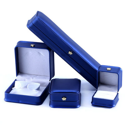 Custom Logo PU Leather Crown Design Juwelen Doos Set voor Blauwe Armband Halsketting Ring