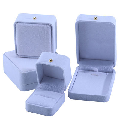 Gepersonaliseerde witte fluwelen sieraden verpakkingsdoos voor halsketting armband stud oorbellen ring