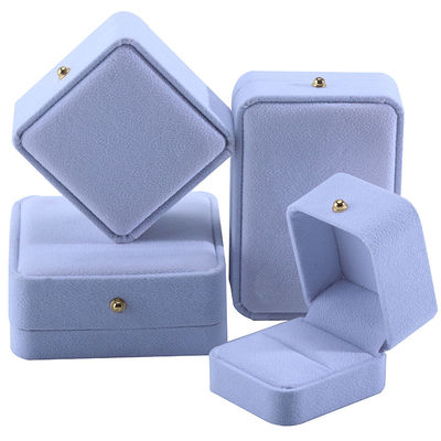 Gepersonaliseerde witte fluwelen sieraden verpakkingsdoos voor halsketting armband stud oorbellen ring