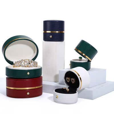 Gepersonaliseerde grootte Wit PU leer juwelen doos voor kleine reizen Draagbaar en functioneel