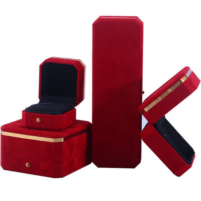 Groothandelsproductie Halsketting Ring Juwelen Set Verpakkingsdoos Juwelen cadeaubon Custom logo rood fluwelen juwelendoos met gouden rand