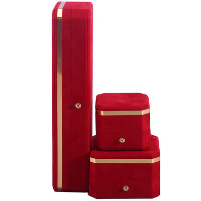 Groothandelsproductie Halsketting Ring Juwelen Set Verpakkingsdoos Juwelen cadeaubon Custom logo rood fluwelen juwelendoos met gouden rand