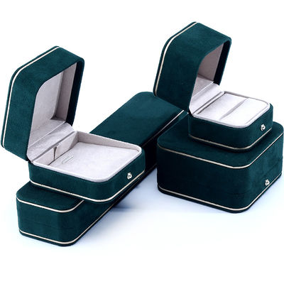 Gepersonaliseerde grootte en aangepaste logo Groene fluweel juwelen doos voor Armband halsketting Ring