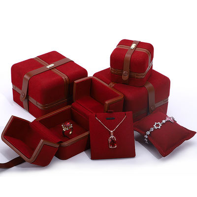 PU-leer sieraden doos voor aangepast logo Rode oorbellen Armband Halsketting Ring Verpakking