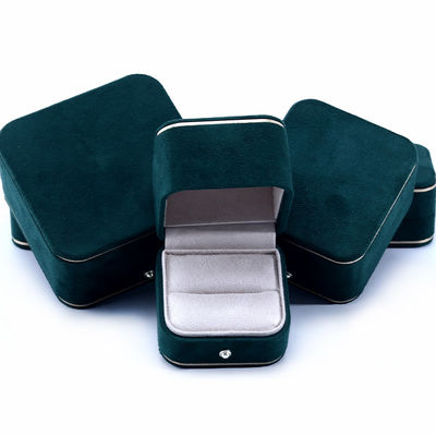 Gepersonaliseerde grootte en aangepaste logo Groene fluweel juwelen doos voor Armband halsketting Ring