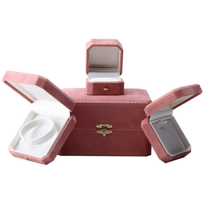 Roze fluwelen rechthoekige sieradendoos voor luxe patroonarmbandenset met aangepast logo
