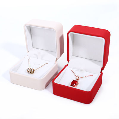 kopen Customized PU Leather Necklace Box voor Customized Luxury Jewelry Packaging online manufacture
