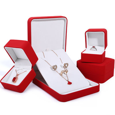 kopen Custom luxe ketting verpakkingsdoos in rood PU leer met fluwelen bekleding en Contact met ons online manufacture