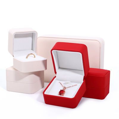 Custom luxe ketting verpakkingsdoos in rood PU leer met fluwelen bekleding en Contact met ons