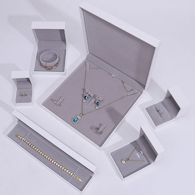 kopen Hoekvormige handgemaakte kartonnen sieraden doos voor halsketting Armband Ring Set online manufacture