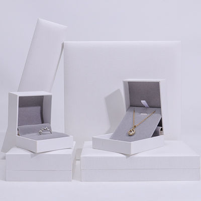 Hoekvormige handgemaakte kartonnen sieraden doos voor halsketting Armband Ring Set