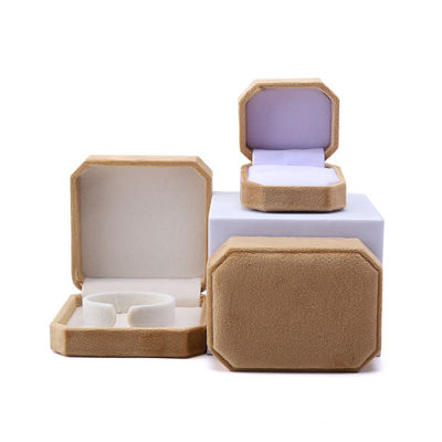kopen milieuvriendelijke achthoekige gele flannelette sieraden doos voor halsketting armband ring online manufacture