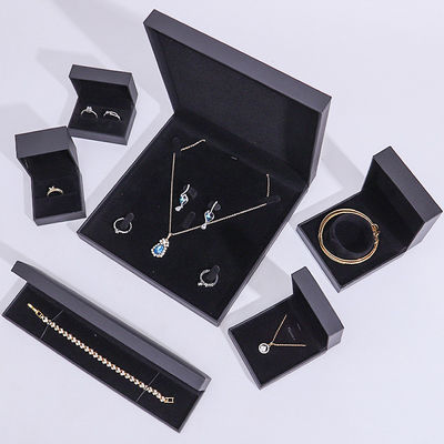 kopen Luxe verpakking papier sieraden doos Custom Design voor Armband Ring Halsketting online manufacture