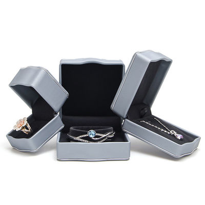 Luxe, elegante, op maat gemaakte leren sieraden voor halsketting en oorbelverpakking
