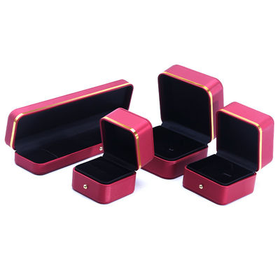 kopen Red Grade Leer Juwelen doos voor nieuwste stijl rechthoekige Armband halsketting horloge cadeau online manufacture